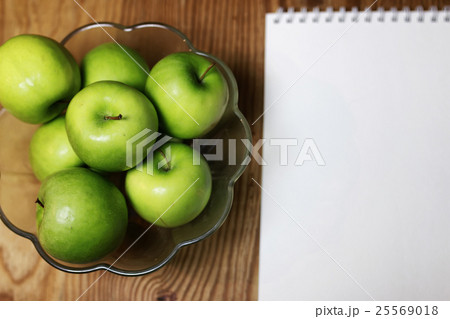 green apple on a wooden background 25569018