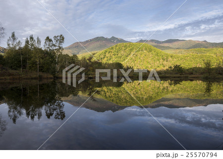 朝日の映える乗鞍岳とまいめの池 朝日の映える乗鞍岳とまいめの池 25570794