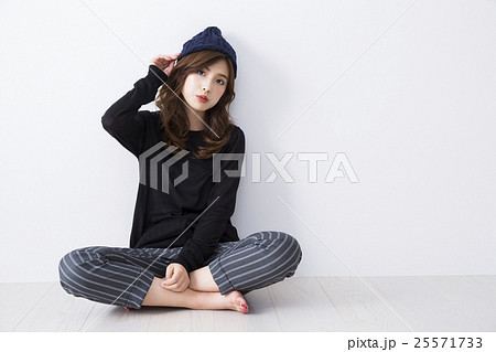 若い女性 25571733