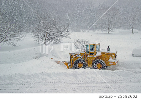 除雪車稼働中　只見町 25582602