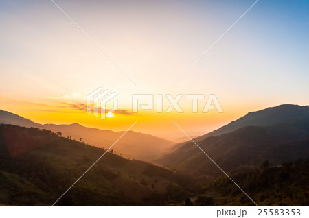 Before the end of the last light of the day 3 25583353
