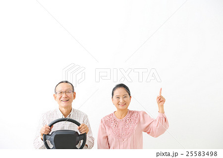 ドライブ　夫婦　イメージ 25583498