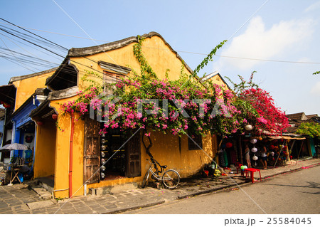 A corner in Hoi An Ancient Town on sunshine A corner in Hoi An Ancient Town on sunshine 25584045
