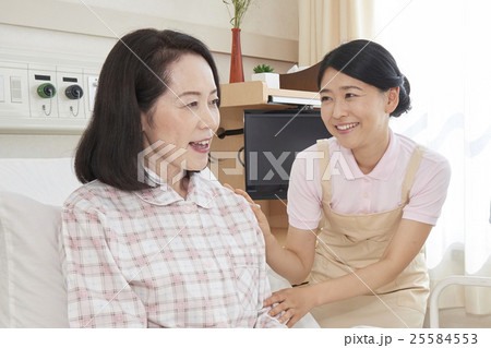 医療　病院　介護　医者　介護師　ナース　イメージシーン 25584553