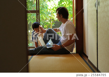 息子と父親の休日 25584705