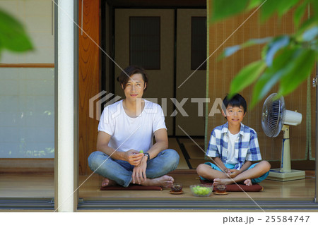 息子と父親の休日 25584747