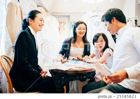 晩婚夫婦のウエディング 打ち合わせ 晩婚夫婦のウエディング 打ち合わせ 25585621