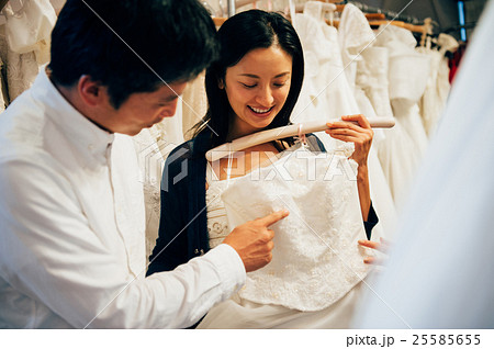 晩婚夫婦のウエディング 打ち合わせ 25585655