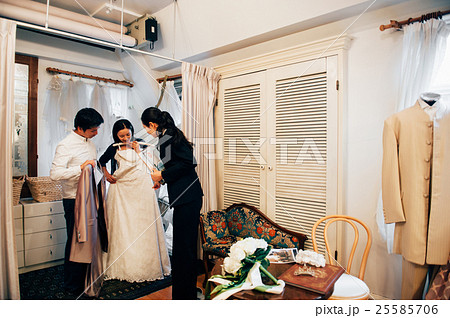 晩婚夫婦のウエディング 打ち合わせ 25585706