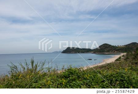 九州への旅、津屋崎の恋の浦の砂浜を、撮影したものです。 25587429