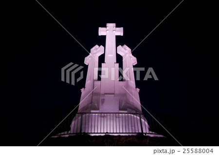 Crosses in the night Crosses in the night 25588004