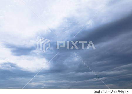 9月の空 空 夕方 夕暮れ 日暮れの空 コピースペース 文字スペース 9月の空 空 夕方 夕暮れ 日暮れの空 コピースペース 文字スペース 25594653