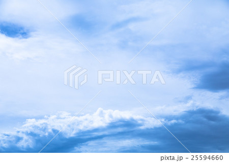 9月の空 空 夕方 夕暮れ 日暮れの空 コピースペース 文字スペース 9月の空 空 夕方 夕暮れ 日暮れの空 コピースペース 文字スペース 25594660