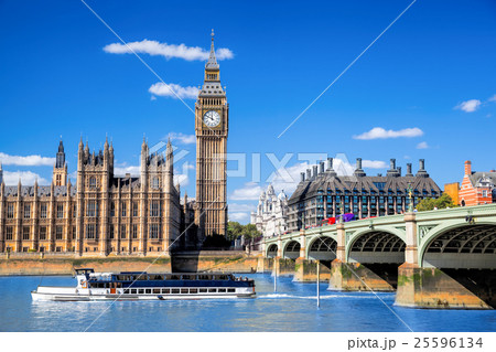 Big Ben with boat in London, UK Big Ben with boat in London, UK 25596134
