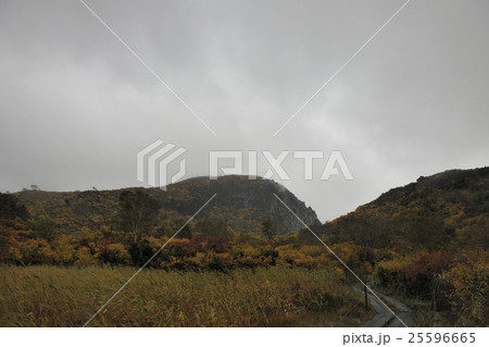 栗駒山（須川岳）・紅葉の名残ヶ原と剣岳（岩手県） 25596665