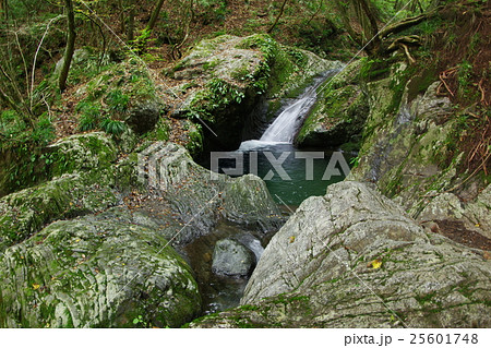 三ツ釜の滝上段 25601748