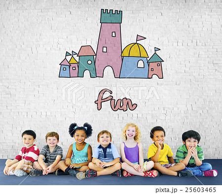 Children Enjoy Castle Joyful Concept 25603465