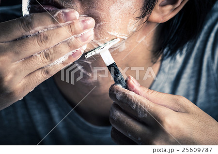 男性 髭剃り 25609787