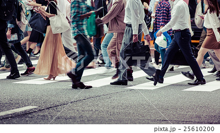 横断歩道 群衆の写真素材