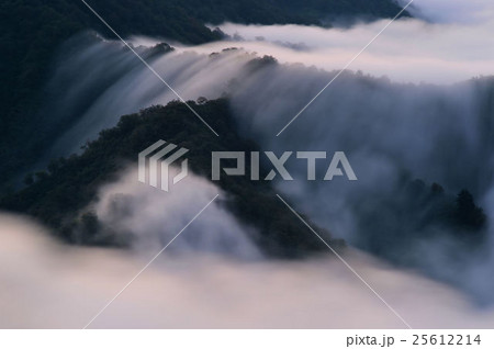 枝折峠の滝雲 25612214