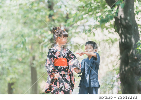 Yukata (an informal cotton kimono) 25613233