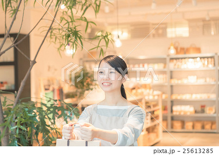 shopping complex 撮影協力:TENOHA DAIKANYAMA shopping complex 撮影協力:TENOHA DAIKANYAMA 25613285
