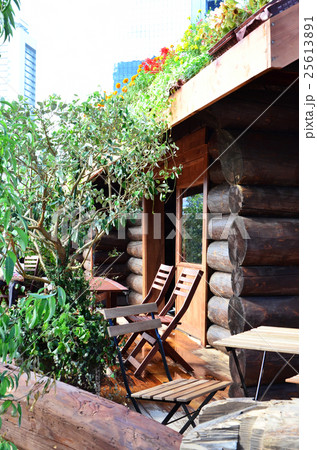 庭園内のカフェ 25613891