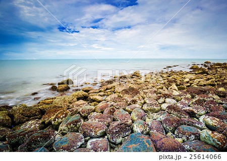 rocks, sea and sky  25614066