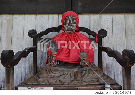 奈良「東大寺」：大仏殿の 庇下にある賓頭盧尊者像（びんずるそんじゃぞう） 25614973