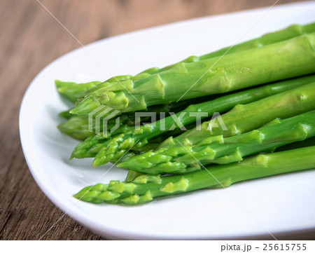 Boiled asparagus on white plate Boiled asparagus on white plate 25615755