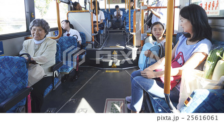バス車内　イメージ 25616061