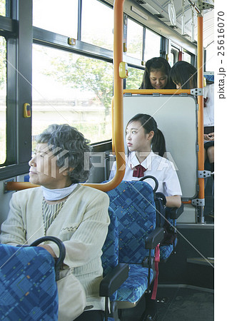 バス車内　イメージ 25616070