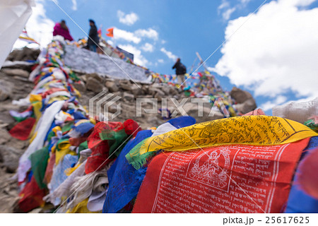 Khardung la pass at Leh, Himalayas mountain. Khardung la pass at Leh, Himalayas mountain. 25617625