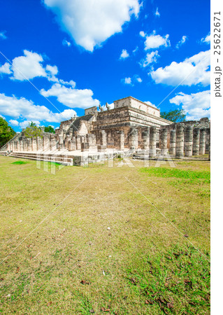 Kukulkan Pyramid in Chichen Itza Site, Mexico 25622671