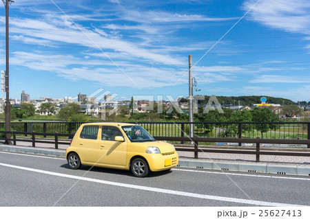 ドライブ 乗用車  25627413