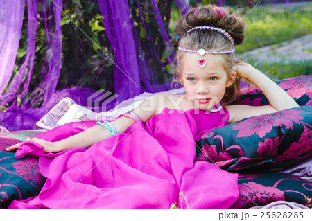 little girl in eastern dress 25628285