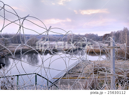 Post a fence of barbed wire in winter  25630112