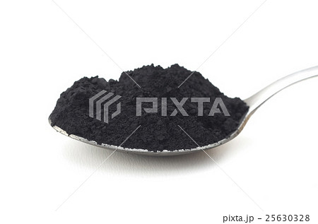 活性炭パウダー 白背景 活性炭パウダー 白背景 25630328