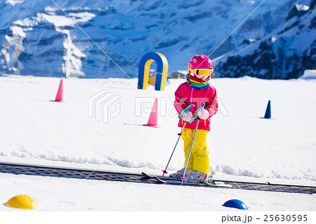 Child in ski school Child in ski school 25630595