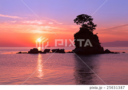 富山県_雨晴海岸夜明け 25631387
