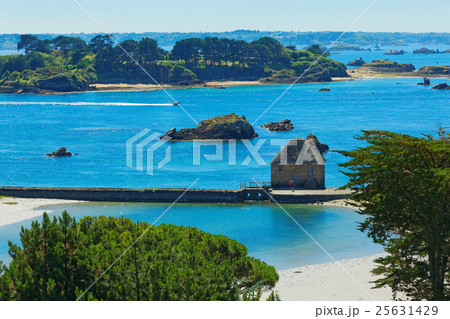 ブレア島の波水車と水辺の風景 ブレア島の波水車と水辺の風景 25631429