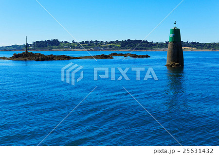 ブレア島の湾と灯台 25631432
