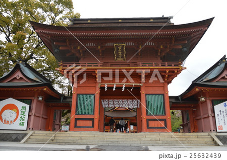 富士山本宮･浅間大社の「楼門」（静岡県富士宮市宮町1-1） 25632439