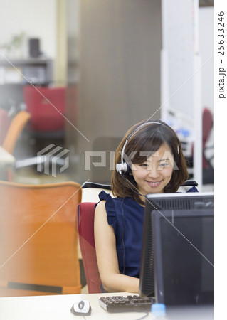 コールセンターの女性 25633246