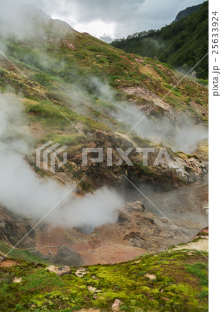Eruption Bolshoy Big Geyser in Valley of Geysers. 25633924