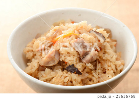 炊き込みご飯 25636769