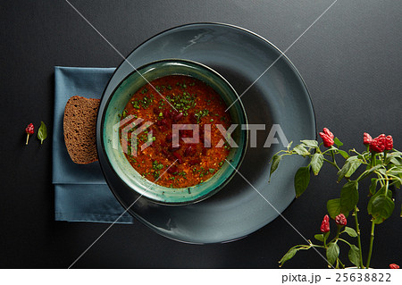 Bowl of minestrone soup with bread 25638822
