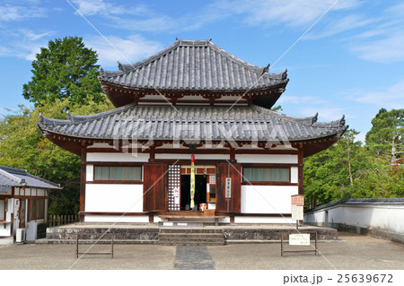 【東大寺 四月堂】 奈良県奈良市雑司 25639672