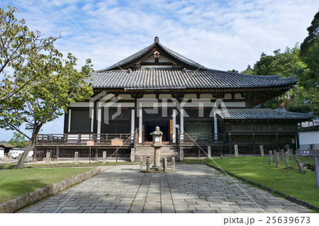 【東大寺 三月堂（法華堂）】 奈良県奈良市雑司 25639673