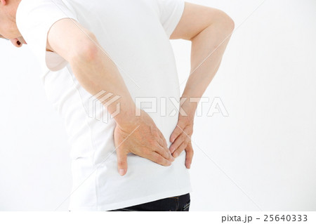 ミドル男性　腰痛 25640333